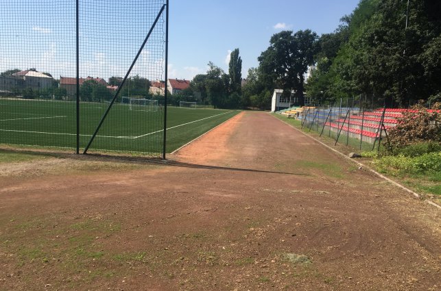 Fragment bieżni lekkoatletycznej przed modernizacją