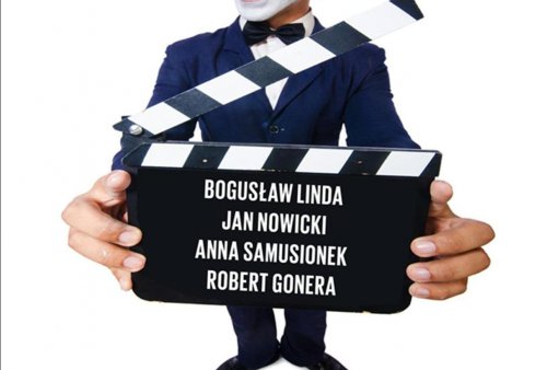 obrazek przedstawia mężczyznę z klapsem filmowym reklamującego 5. Festiwal Aktorstwa Filmowego