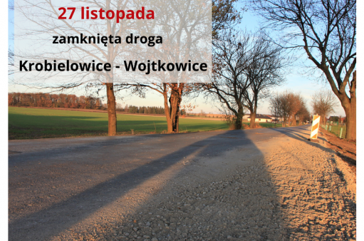 Na zdjęciu droga Krobielowice-Wojtkowice i informacja o zamknięciu drogi Krobielowice-Wojtkowice