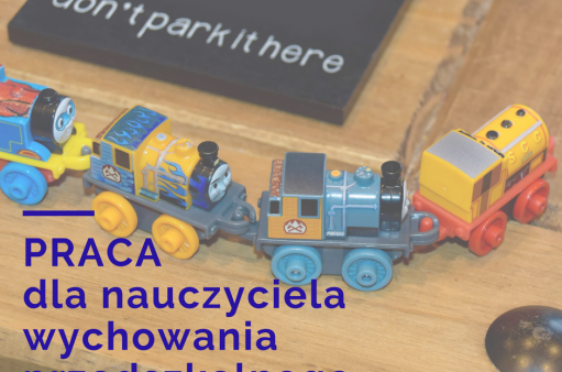 zdjęcie przedstawia zabawkę dla dzieci, drewniany pociąg