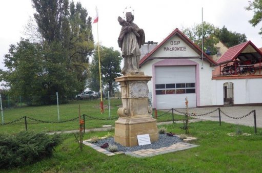 Figura św. Jana Nepomucena w Małkowicach