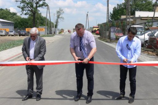 Zdjęcie przedstawia uroczyste otwarcie drogi - I etap Kąty Wr. - Stoszyce